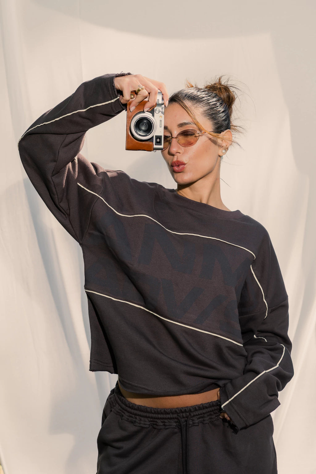 CREWNECK - heat dark