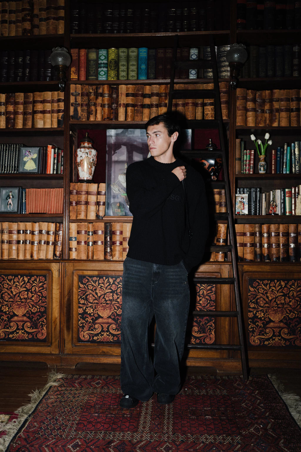 SWEATER - COLD BLACK